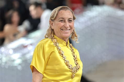 nome dello stilista a capo dell impero prada|Chi è Miuccia Prada, stilista e imprenditrice: biografia e vita privata.